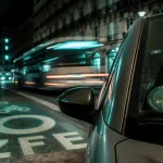 Voiture diesel interdite en 2024 en ZFE, vignette Crit’Air visible et panneau ZFE