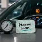 Voyant pression pneu clio 4 reste allumé : causes et réinitialisation TPMS